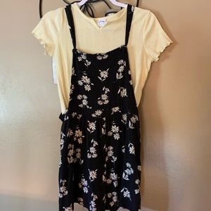 Art Class black daisy romper w/yellow shirt